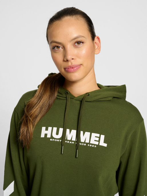 hmlLEGACY LOGO HOODIE, RIFLE GREEN, model