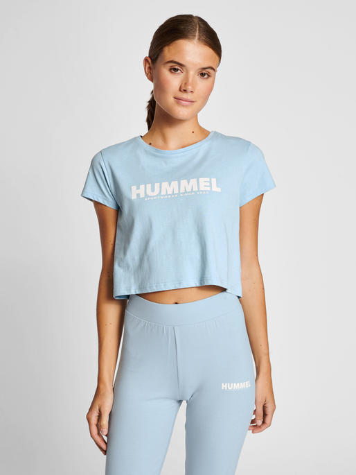 hmlLEGACY WOMAN CROPPED T-SHIRT, CELESTIAL BLUE, model