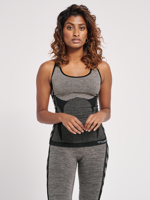 hmlCLEA SEAMLESS TOP, CHATEAU GRAY/BLACK MELANGE, model