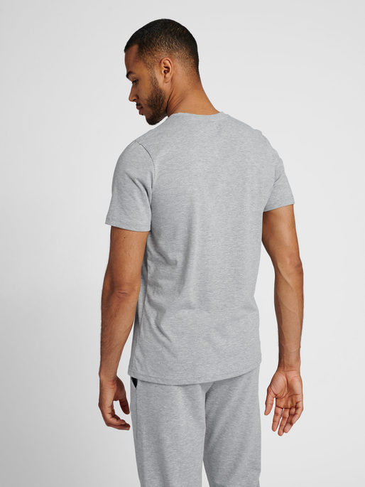 hmlISAM 2.0 T-SHIRT, GREY MELANGE, model
