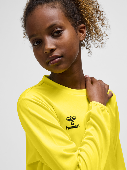 hmlESSENTIAL SWEATSHIRT KIDS, BLAZING YELLOW, model