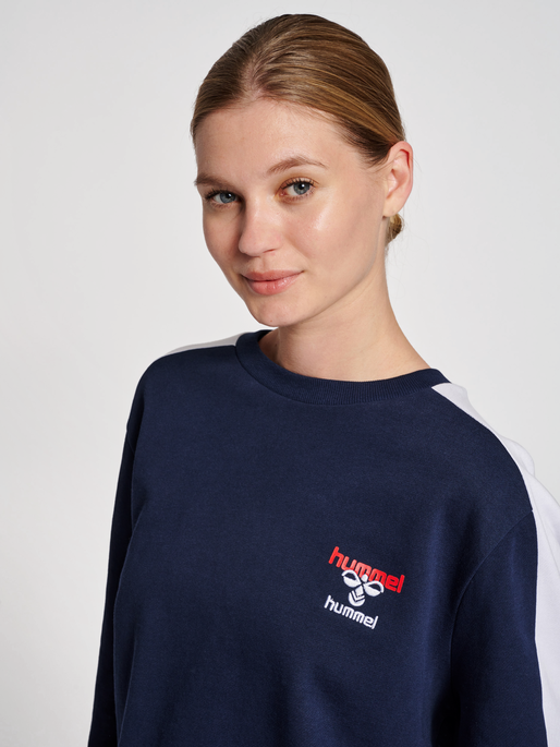 hmlIC CLAUDE SWEATSHIRT, 7666, model