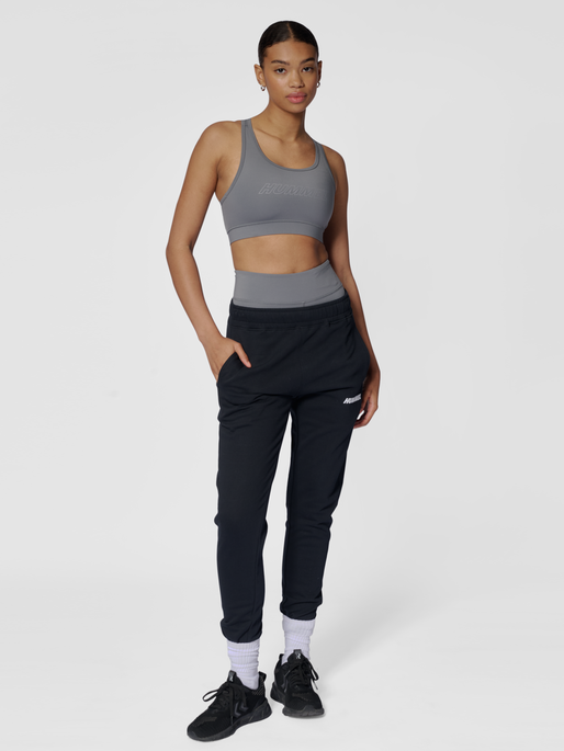 hmlELEMENTAL TAPERED PANTS WOMAN, BLACK, model