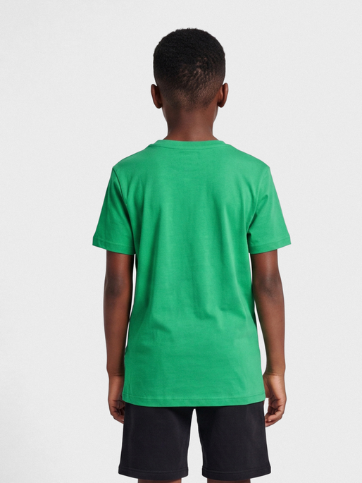hmlRED BASIC T-SHIRT S/S KIDS, JELLY BEAN, model