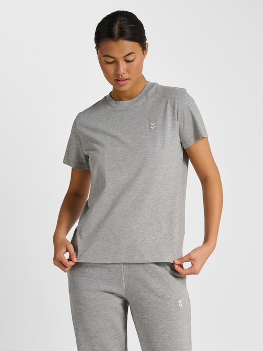 hmlPULSE W T-SHIRT, GREY MELANGE, model
