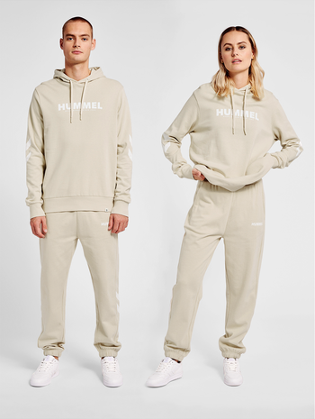 hmlLEGACY HOODIE PANTS SET, PUMICE STONE, model