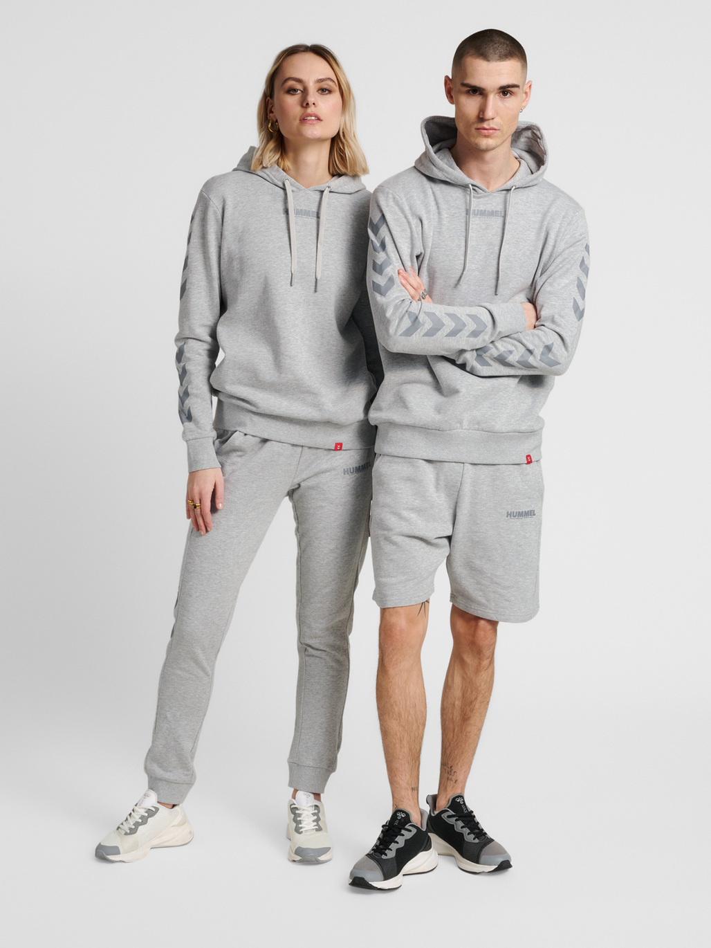 hmlLEGACY HOODIE, GREY MELANGE, model