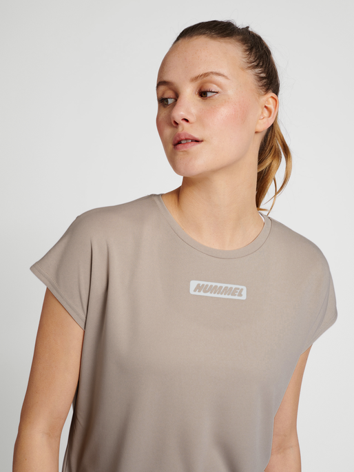 hmlTE TOLA LOOSE T-SHIRT, CHATEAU GRAY, model