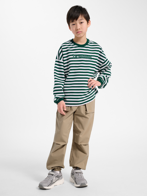 hmlJR GEGGO STRIPE SWEATSHIRT, FOREST BIOME, model
