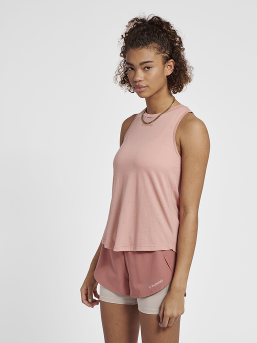 hmlMT VANJA TOP, ROSE TAN, model