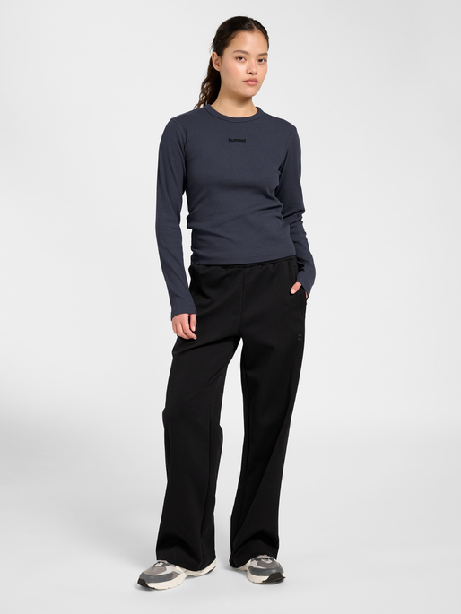 hmlFOUNDATION RIB T-SHIRT L/S, EBONY, model