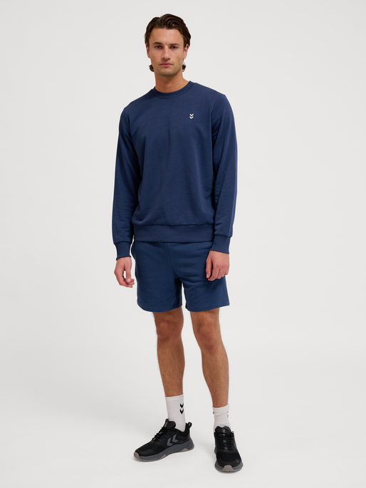 hmlPULSE SWEAT CREWNECK, DRESS BLUES, model
