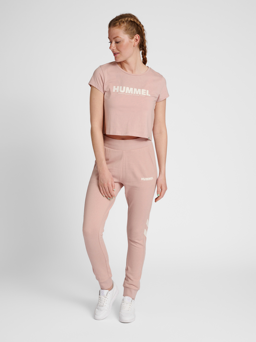hmlLEGACY WOMAN CROPPED T-SHIRT, CHALK PINK, model