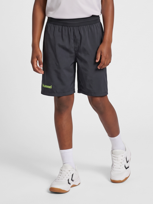 hmlBLAZE26 PRO TRAINING SHORTS KIDS, ASPHALT, model