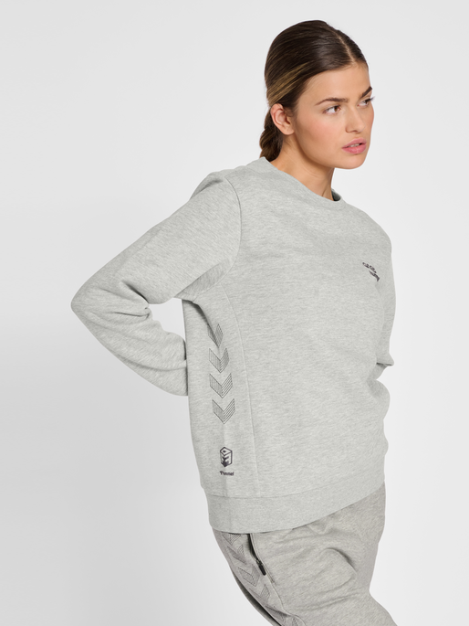 hmlOFFGRID SWEATSHIRT WO, GREY MELANGE, model