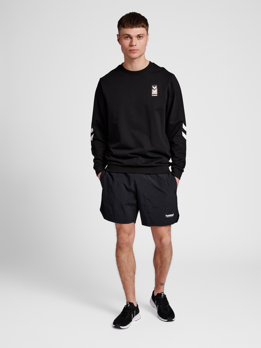 hmlLGC JEREMY SWEATSHIRT, BLACK, model