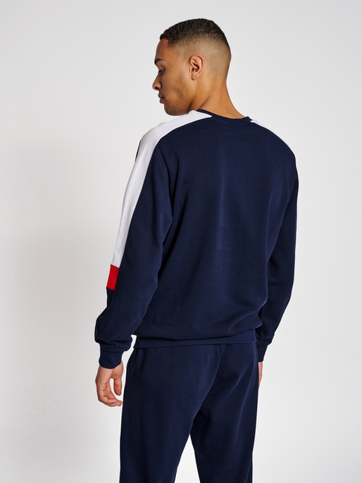 hmlIC CLAUDE SWEATSHIRT, 7666, model