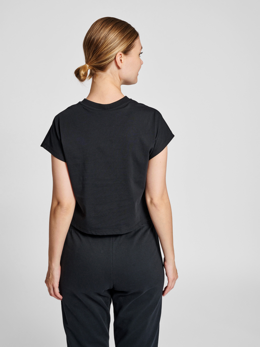 hmlLGC JUNE CROPPED T-SHIRT, 2001, model