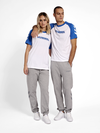 hmlLEGACY BLOCKED T-SHIRT, WHITE, model
