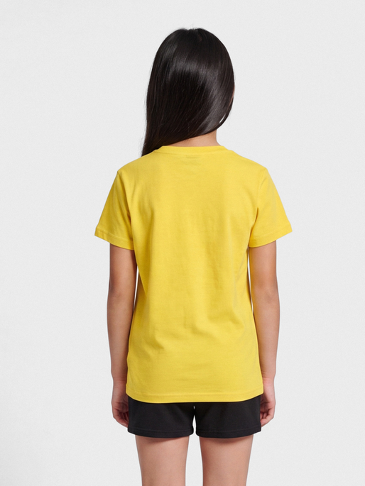 hmlRED BASIC T-SHIRT S/S KIDS, EMPIRE YELLOW, model