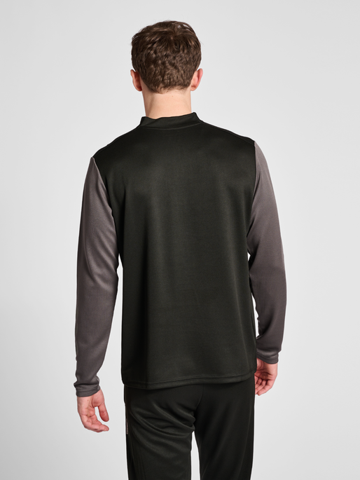 hmlONGRID 1/2 ZIP POLY SWEAT, JET BLACK, model