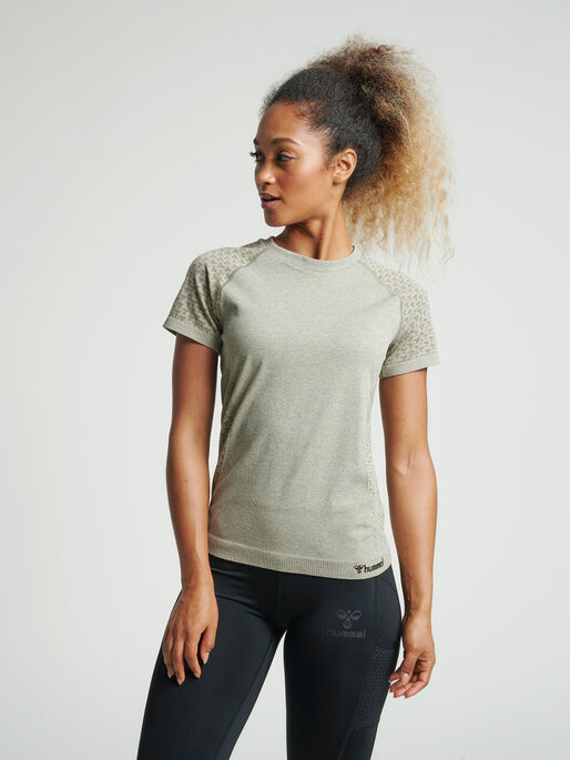 hmlCI SEAMLESS T-SHIRT, VETIVER MELANGE, model