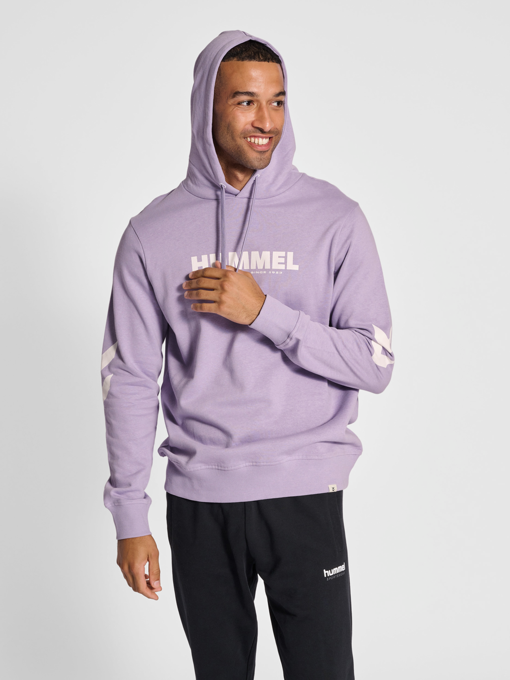 hmlLEGACY LOGO HOODIE, HEIRLOOM LILAC, model
