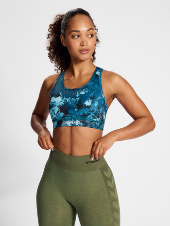 hmlTE DIGI SANDSTORM AOP SPORTS BRA, DEEP TEAL, model