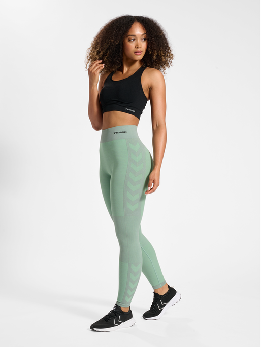 hmlCLEA SEAMLESS MID WAIST TIGHTS, CHINOIS GEEN, model