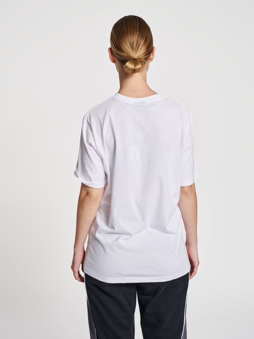 hmlLGC CARSON T-SHIRT, WHITE, model