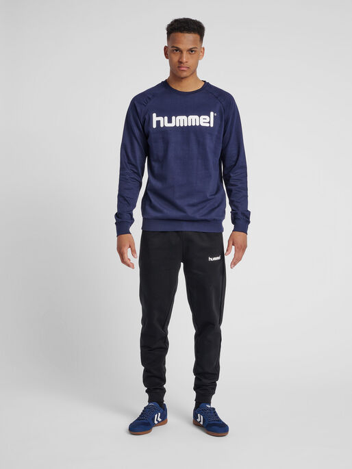 HMLGO COTTON LOGO SWEATSHIRT, MARINE, model