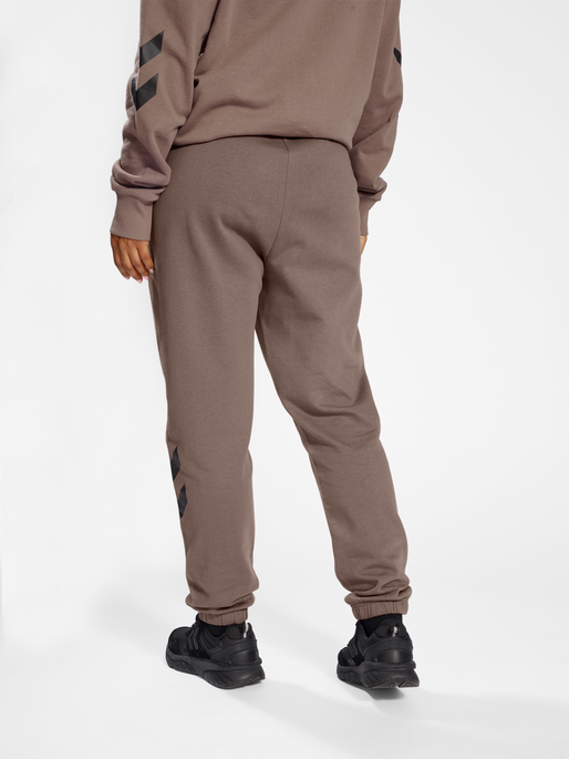 hmlLEGACY REGULAR PANTS, IRON, model