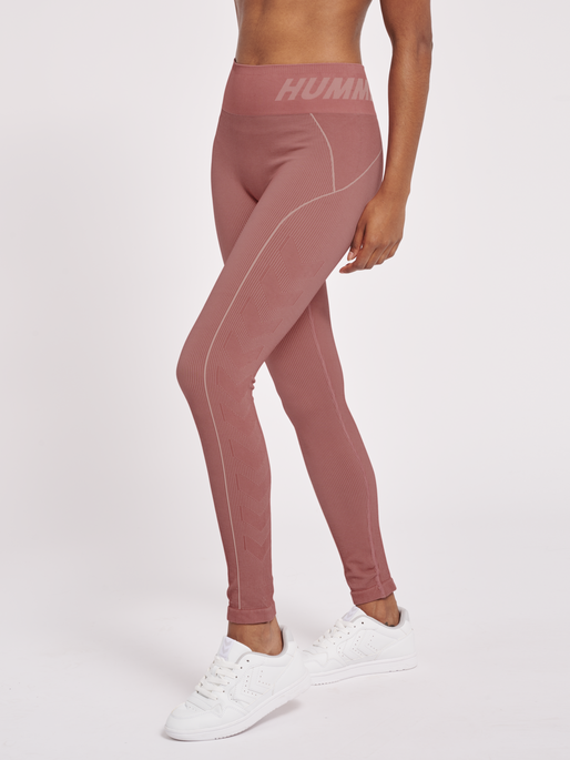 hmlTE CHRISTEL SEAMLESS MW TIGHTS, WITHERED ROSE, model