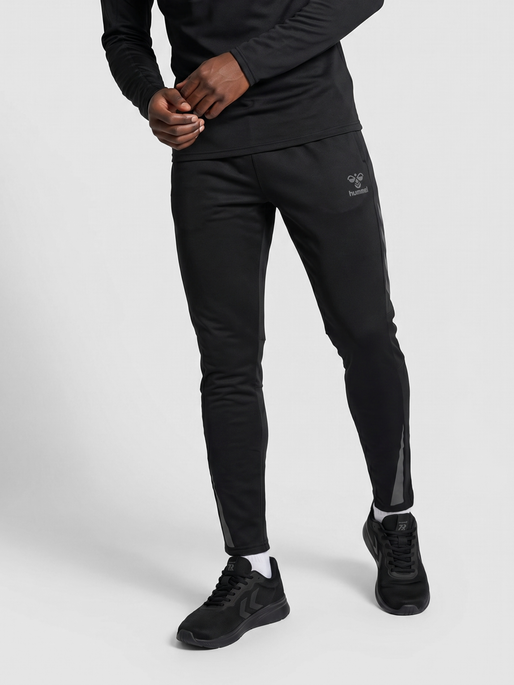 hmlBTC WINTER TRAINING PANTS, BLACK, model