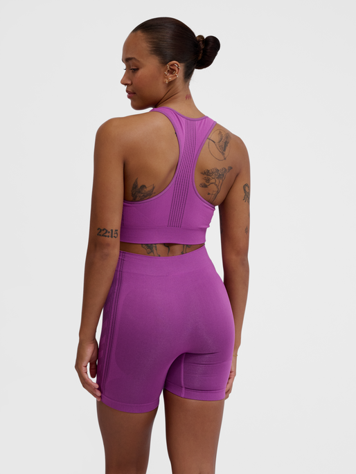 hmlMT SHAPING SEAMLESS SPORTS TOP, CATTLEYA ORCHID, model