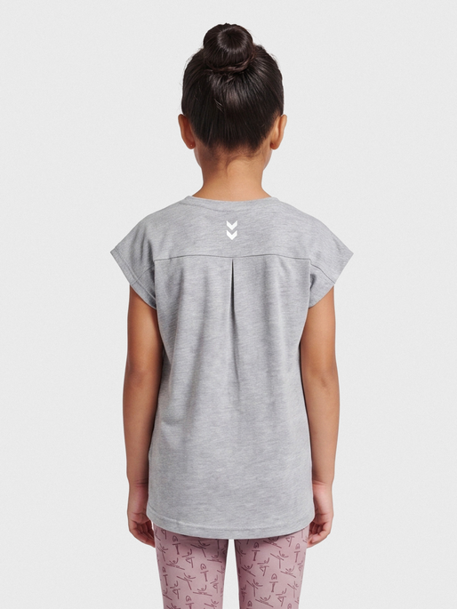 hmlPRIMA BEE T-SHIRT S/S, GREY MELANGE, model