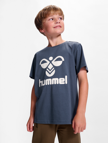 hmlTRES T-SHIRT S/S, OMBRE BLUE , model