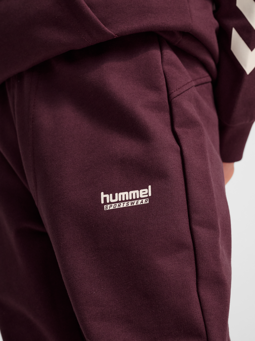 hmlJR REGULAR ADJ WAIST PANTS, VINEYARD WINE, model