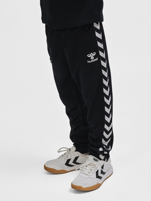 hmlNEWI PANTS, BLACK, model
