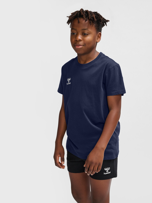 hmlGO 2.0 T-SHIRT S/S KIDS, MARINE, model