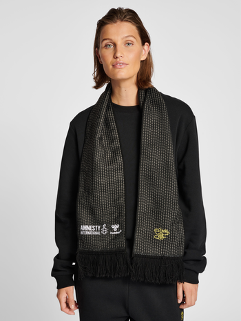 hmlAMNESTY SCARF, BLACK, model