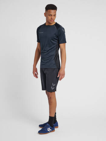 hmlAUTHENTIC PRO WOVEN SHORTS, ANTHRACITE, model