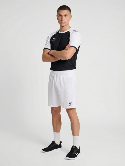 hmlESSENTIAL SHORTS, WHITE, model