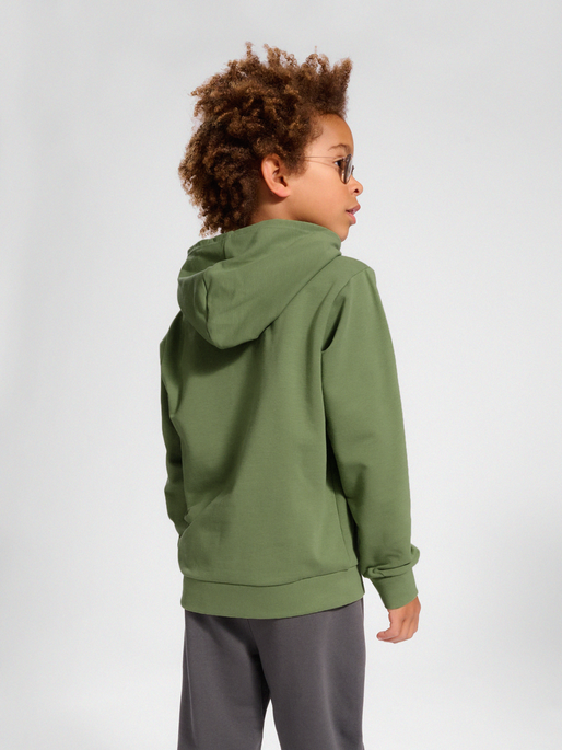 hmlCUATRO HOODIE, OIL GREEN, model