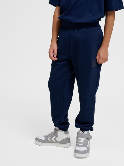 hmlCLEAN ADJUSTABLE PANTS, BLACK IRIS, model