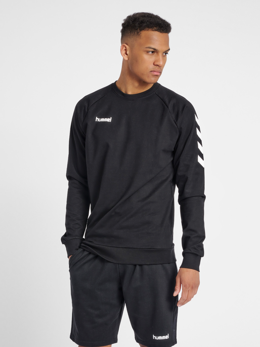 HUMMEL GO COTTON SWEATSHIRT, BLACK, model