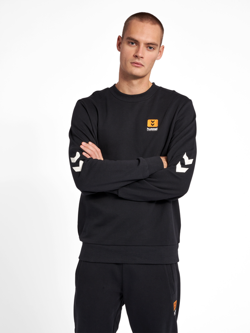 hmlLGC LIAM SWEATSHIRT, BLACK, model
