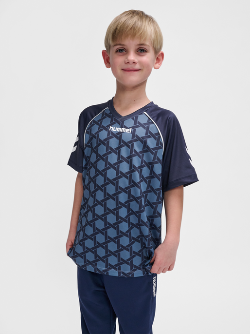 hmlPS T-SHIRT S/S, CAPTAIN'S BLUE, model