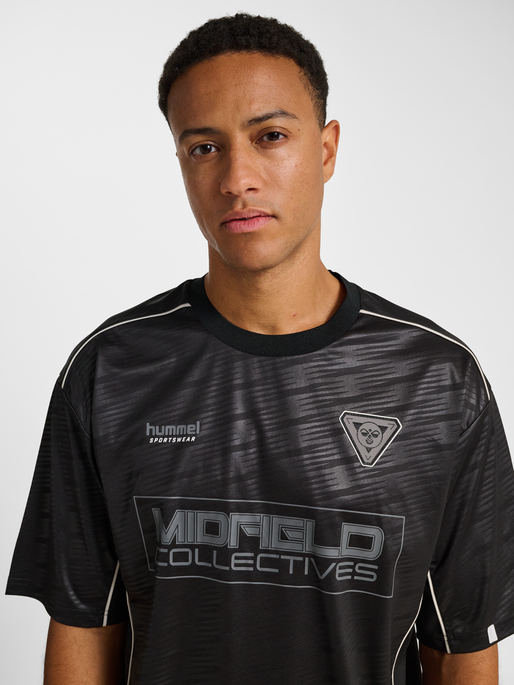 hmlLOOSE TIGER SOCCER JERSEY S/S, BLACK, model