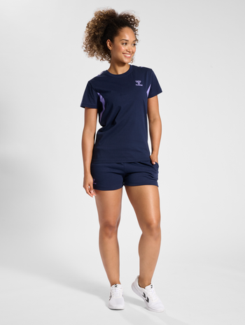 hmlSTALTIC COTTON T-SHIRT S/S WOMAN, MARINE, model